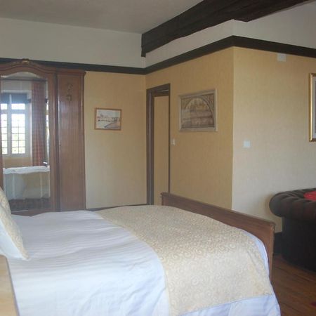 Bed and Breakfast Le Logis Des Quatre Puits Neuvicq-Montguyon Zewnętrze zdjęcie