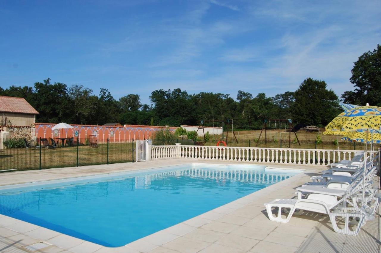 Bed and Breakfast Le Logis Des Quatre Puits Neuvicq-Montguyon Zewnętrze zdjęcie