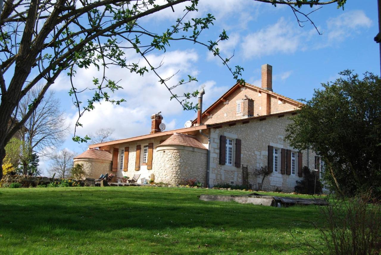 Bed and Breakfast Le Logis Des Quatre Puits Neuvicq-Montguyon Zewnętrze zdjęcie