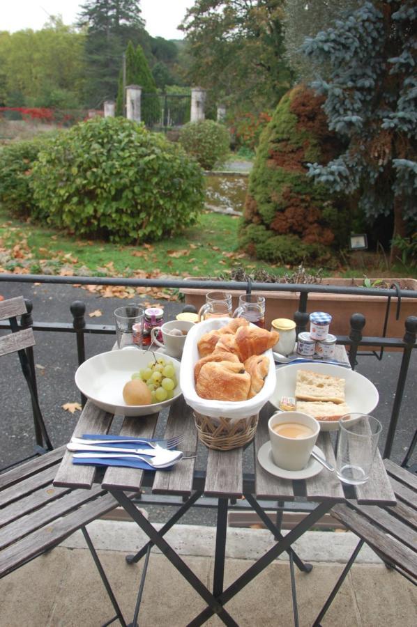 Bed and Breakfast Le Logis Des Quatre Puits Neuvicq-Montguyon Zewnętrze zdjęcie