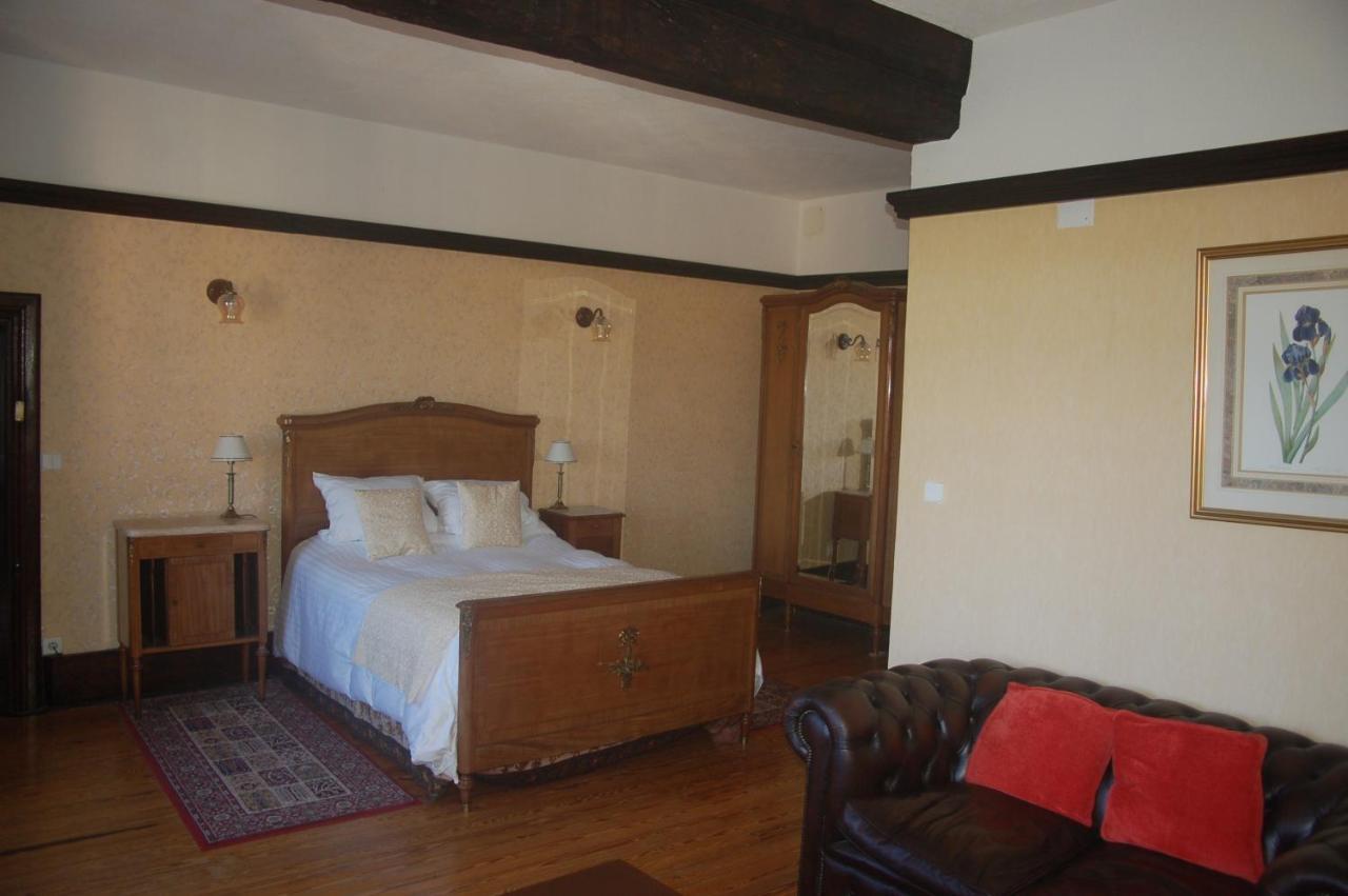 Bed and Breakfast Le Logis Des Quatre Puits Neuvicq-Montguyon Zewnętrze zdjęcie