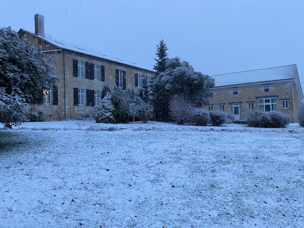 Bed and Breakfast Le Logis Des Quatre Puits Neuvicq-Montguyon Zewnętrze zdjęcie